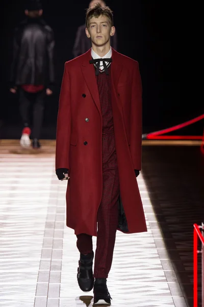Look 19